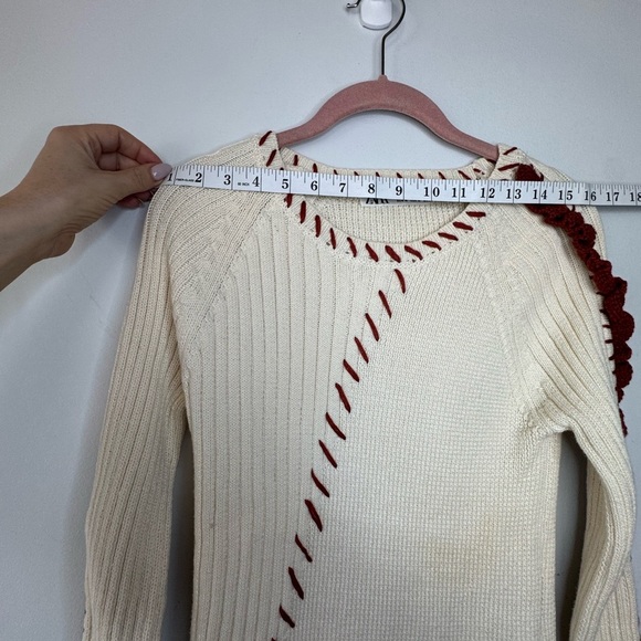 Zara Cream and Red Crew Neck Sweater with Ribbed Texture - Picture 13 of 17